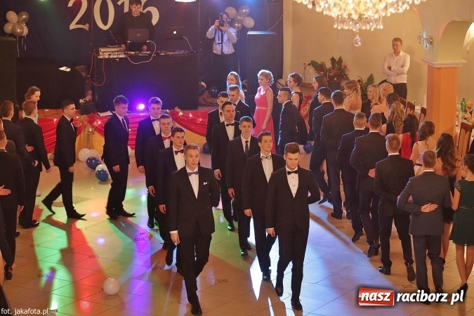 Zdjęcie w galerii na portalu naszraciborz.pl: Maturzyści z raciborskiego ZSOMS bawią się w Rogowie  wiadomości z regionu