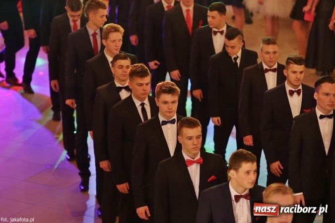 Zdjęcie w galerii na portalu naszraciborz.pl: Maturzyści z raciborskiego ZSOMS bawią się w Rogowie  wiadomości z regionu