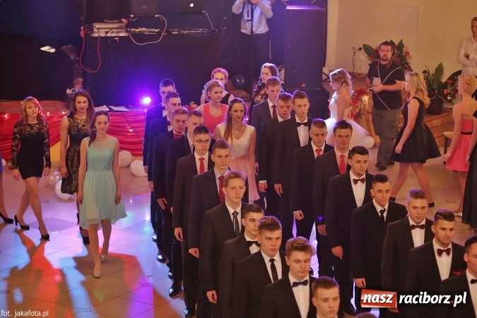 Zdjęcie w galerii na portalu naszraciborz.pl: Maturzyści z raciborskiego ZSOMS bawią się w Rogowie  wiadomości z regionu