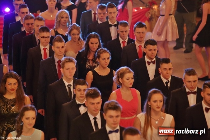 Zdjęcie w galerii na portalu naszraciborz.pl: Maturzyści z raciborskiego ZSOMS bawią się w Rogowie  wiadomości z regionu