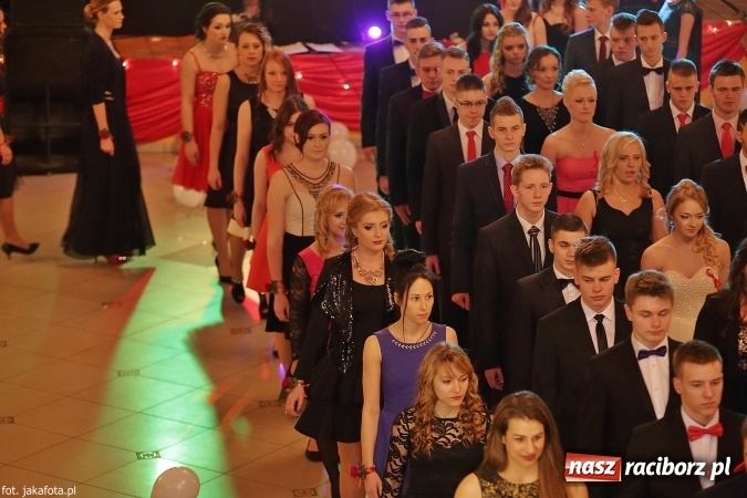 Zdjęcie w galerii na portalu naszraciborz.pl: Maturzyści z raciborskiego ZSOMS bawią się w Rogowie  wiadomości z regionu