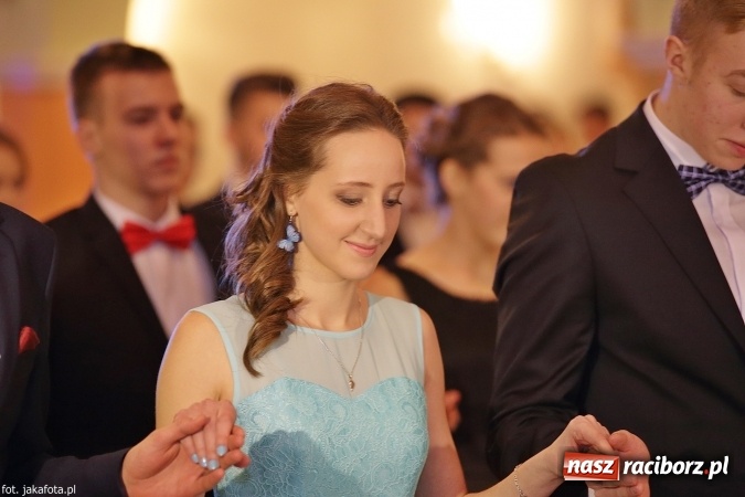 Zdjęcie w galerii na portalu naszraciborz.pl: Maturzyści z raciborskiego ZSOMS bawią się w Rogowie  wiadomości z regionu