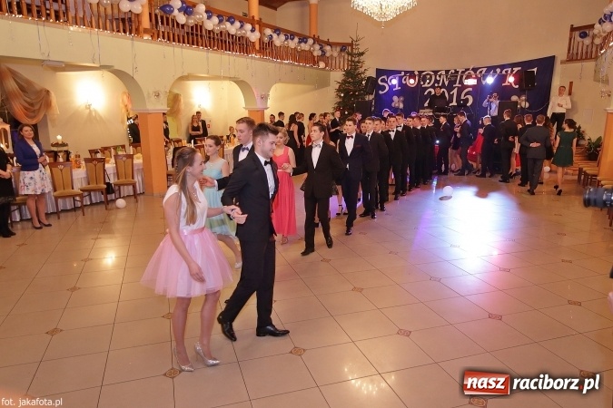 Zdjęcie w galerii na portalu naszraciborz.pl: Maturzyści z raciborskiego ZSOMS bawią się w Rogowie  wiadomości z regionu