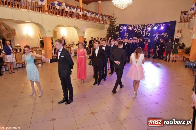 Zdjęcie w galerii na portalu naszraciborz.pl: Maturzyści z raciborskiego ZSOMS bawią się w Rogowie  wiadomości z regionu