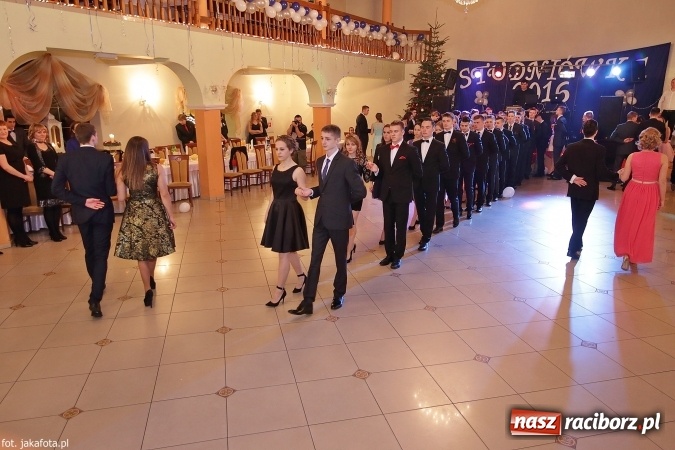 Zdjęcie w galerii na portalu naszraciborz.pl: Maturzyści z raciborskiego ZSOMS bawią się w Rogowie  wiadomości z regionu