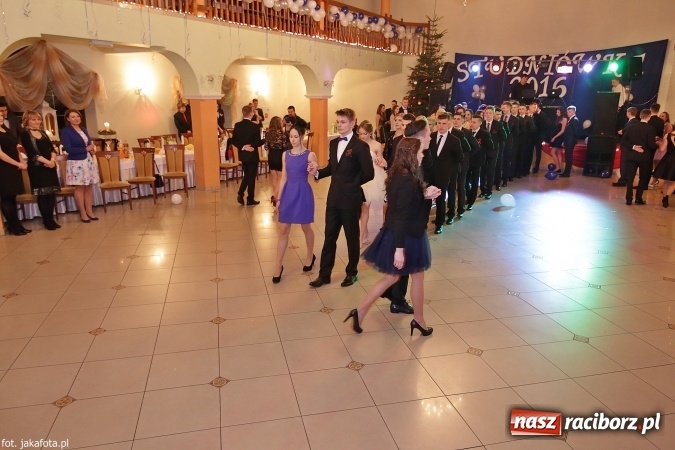 Zdjęcie w galerii na portalu naszraciborz.pl: Maturzyści z raciborskiego ZSOMS bawią się w Rogowie  wiadomości z regionu