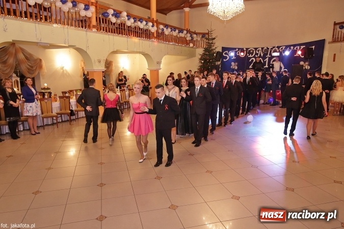 Zdjęcie w galerii na portalu naszraciborz.pl: Maturzyści z raciborskiego ZSOMS bawią się w Rogowie  wiadomości z regionu