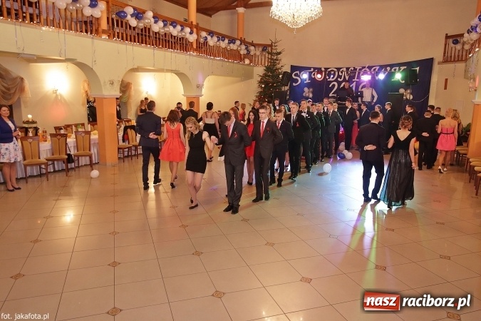 Zdjęcie w galerii na portalu naszraciborz.pl: Maturzyści z raciborskiego ZSOMS bawią się w Rogowie  wiadomości z regionu