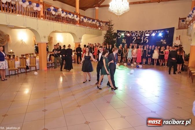 Zdjęcie w galerii na portalu naszraciborz.pl: Maturzyści z raciborskiego ZSOMS bawią się w Rogowie  wiadomości z regionu