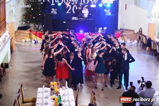 Zdjęcie w galerii na portalu naszraciborz.pl: To była szalona noc maturzystów ZSOMS wiadomości z regionu