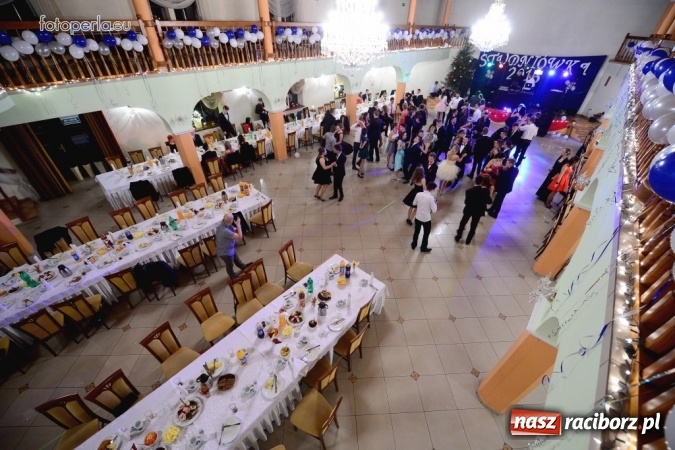 Zdjęcie w galerii na portalu naszraciborz.pl: To była szalona noc maturzystów ZSOMS wiadomości z regionu