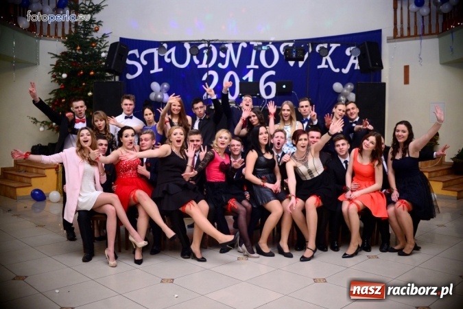 Zdjęcie w galerii na portalu naszraciborz.pl: To była szalona noc maturzystów ZSOMS wiadomości z regionu