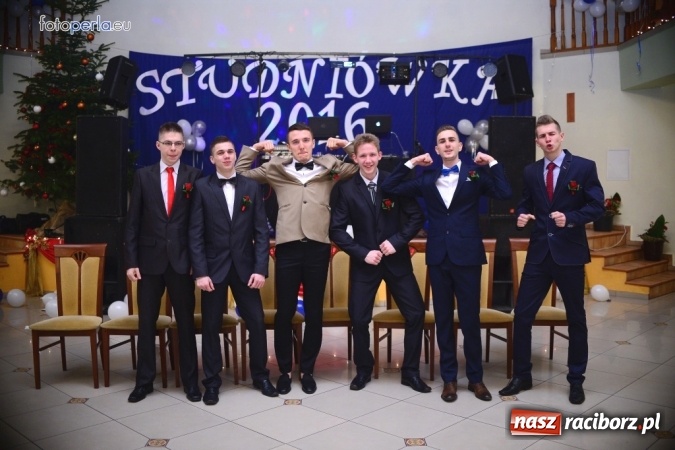 Zdjęcie w galerii na portalu naszraciborz.pl: To była szalona noc maturzystów ZSOMS wiadomości z regionu