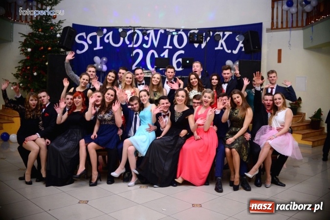 Zdjęcie w galerii na portalu naszraciborz.pl: To była szalona noc maturzystów ZSOMS wiadomości z regionu