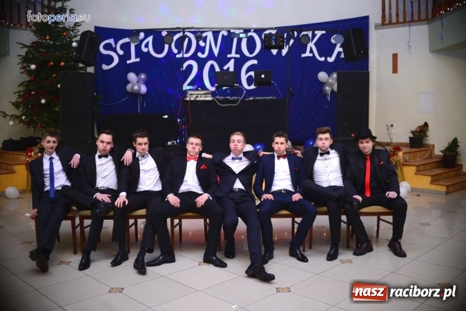 Zdjęcie w galerii na portalu naszraciborz.pl: To była szalona noc maturzystów ZSOMS wiadomości z regionu