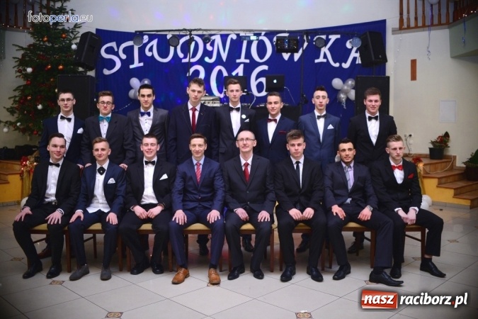 Zdjęcie w galerii na portalu naszraciborz.pl: To była szalona noc maturzystów ZSOMS wiadomości z regionu