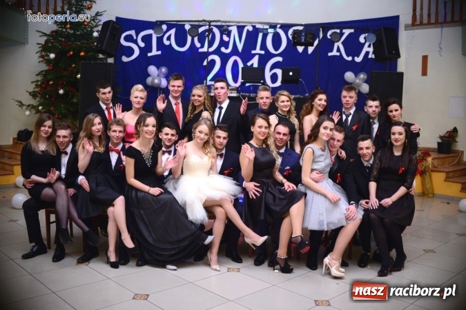 Zdjęcie w galerii na portalu naszraciborz.pl: To była szalona noc maturzystów ZSOMS wiadomości z regionu