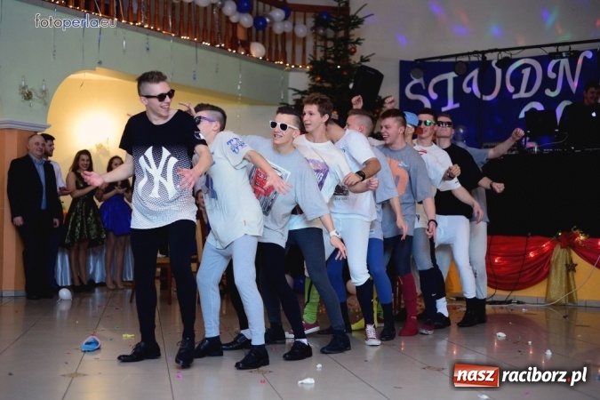 Zdjęcie w galerii na portalu naszraciborz.pl: To była szalona noc maturzystów ZSOMS wiadomości z regionu