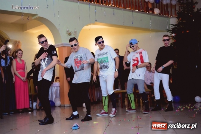 Zdjęcie w galerii na portalu naszraciborz.pl: To była szalona noc maturzystów ZSOMS wiadomości z regionu