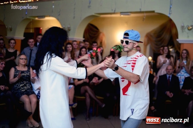 Zdjęcie w galerii na portalu naszraciborz.pl: To była szalona noc maturzystów ZSOMS wiadomości z regionu