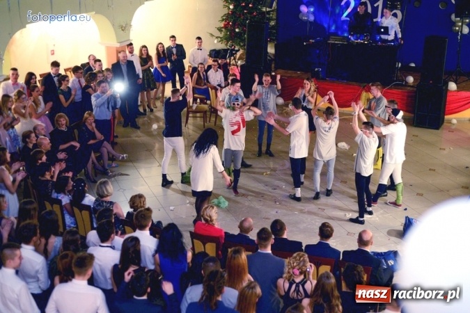 Zdjęcie w galerii na portalu naszraciborz.pl: To była szalona noc maturzystów ZSOMS wiadomości z regionu