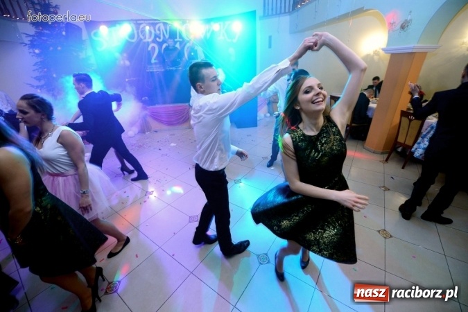 Zdjęcie w galerii na portalu naszraciborz.pl: To była szalona noc maturzystów ZSOMS wiadomości z regionu