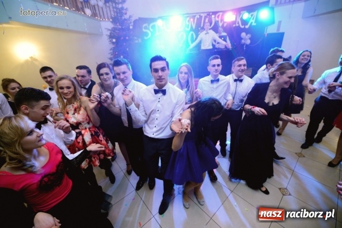 Zdjęcie w galerii na portalu naszraciborz.pl: To była szalona noc maturzystów ZSOMS wiadomości z regionu