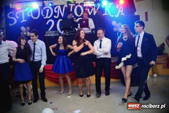 Zdjęcie w galerii na portalu naszraciborz.pl: To była szalona noc maturzystów ZSOMS wiadomości z regionu