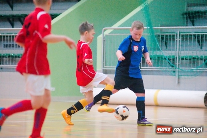 Zdjęcie w galerii na portalu naszraciborz.pl: II kolejka zimowej ligi orlików. Zespoły z regionu walczyły w Arenie Rafako wiadomości z regionu