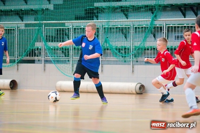 Zdjęcie w galerii na portalu naszraciborz.pl: II kolejka zimowej ligi orlików. Zespoły z regionu walczyły w Arenie Rafako wiadomości z regionu