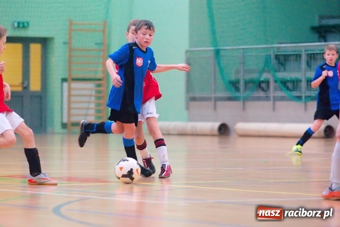 Zdjęcie w galerii na portalu naszraciborz.pl: II kolejka zimowej ligi orlików. Zespoły z regionu walczyły w Arenie Rafako wiadomości z regionu