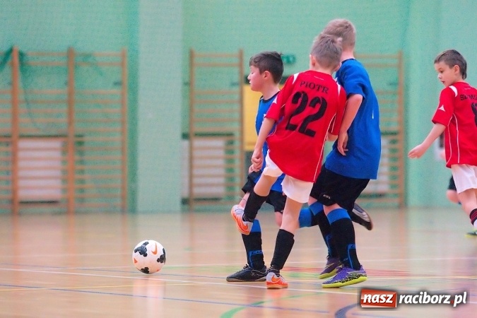 Zdjęcie w galerii na portalu naszraciborz.pl: II kolejka zimowej ligi orlików. Zespoły z regionu walczyły w Arenie Rafako wiadomości z regionu