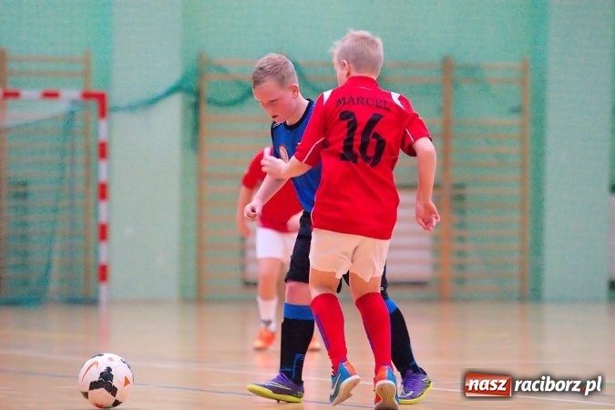 Zdjęcie w galerii na portalu naszraciborz.pl: II kolejka zimowej ligi orlików. Zespoły z regionu walczyły w Arenie Rafako wiadomości z regionu