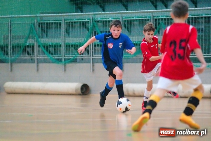 Zdjęcie w galerii na portalu naszraciborz.pl: II kolejka zimowej ligi orlików. Zespoły z regionu walczyły w Arenie Rafako wiadomości z regionu