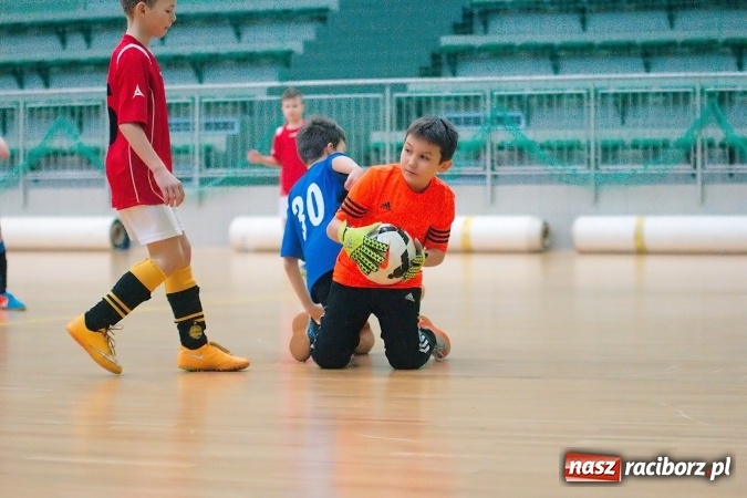 Zdjęcie w galerii na portalu naszraciborz.pl: II kolejka zimowej ligi orlików. Zespoły z regionu walczyły w Arenie Rafako wiadomości z regionu