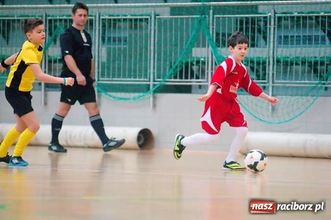 Zdjęcie w galerii na portalu naszraciborz.pl: II kolejka zimowej ligi orlików. Zespoły z regionu walczyły w Arenie Rafako wiadomości z regionu