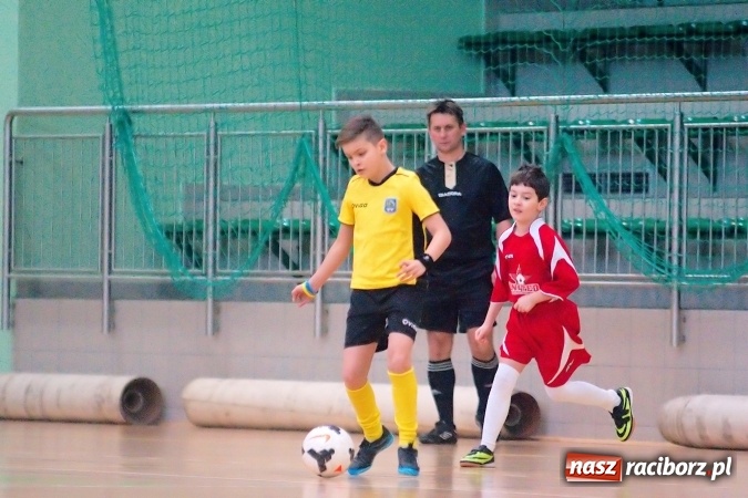 Zdjęcie w galerii na portalu naszraciborz.pl: II kolejka zimowej ligi orlików. Zespoły z regionu walczyły w Arenie Rafako wiadomości z regionu