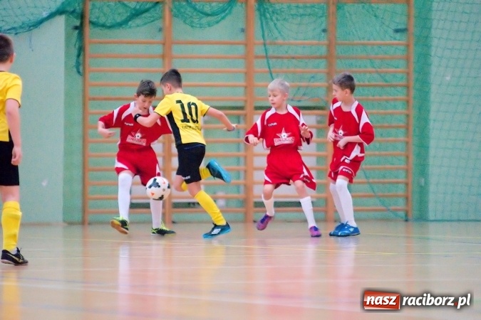 Zdjęcie w galerii na portalu naszraciborz.pl: II kolejka zimowej ligi orlików. Zespoły z regionu walczyły w Arenie Rafako wiadomości z regionu