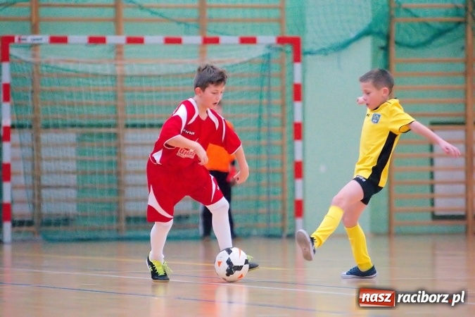 Zdjęcie w galerii na portalu naszraciborz.pl: II kolejka zimowej ligi orlików. Zespoły z regionu walczyły w Arenie Rafako wiadomości z regionu