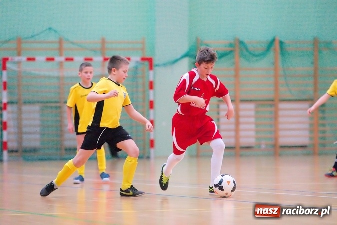 Zdjęcie w galerii na portalu naszraciborz.pl: II kolejka zimowej ligi orlików. Zespoły z regionu walczyły w Arenie Rafako wiadomości z regionu