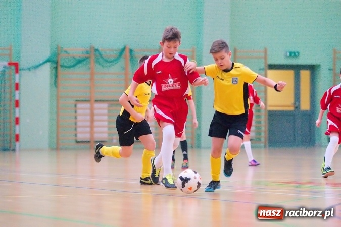 Zdjęcie w galerii na portalu naszraciborz.pl: II kolejka zimowej ligi orlików. Zespoły z regionu walczyły w Arenie Rafako wiadomości z regionu