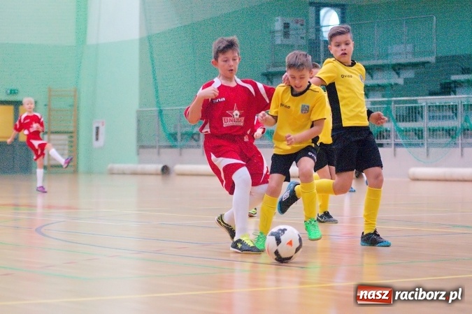 Zdjęcie w galerii na portalu naszraciborz.pl: II kolejka zimowej ligi orlików. Zespoły z regionu walczyły w Arenie Rafako wiadomości z regionu