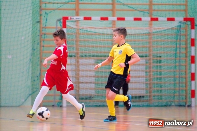 Zdjęcie w galerii na portalu naszraciborz.pl: II kolejka zimowej ligi orlików. Zespoły z regionu walczyły w Arenie Rafako wiadomości z regionu