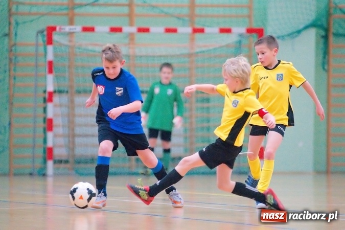 Zdjęcie w galerii na portalu naszraciborz.pl: II kolejka zimowej ligi orlików. Zespoły z regionu walczyły w Arenie Rafako wiadomości z regionu