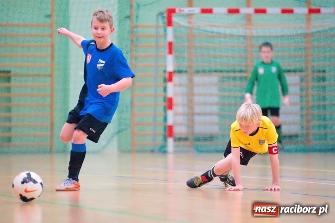 Zdjęcie w galerii na portalu naszraciborz.pl: II kolejka zimowej ligi orlików. Zespoły z regionu walczyły w Arenie Rafako wiadomości z regionu