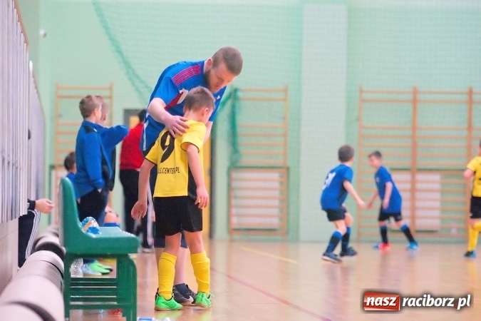 Zdjęcie w galerii na portalu naszraciborz.pl: II kolejka zimowej ligi orlików. Zespoły z regionu walczyły w Arenie Rafako wiadomości z regionu