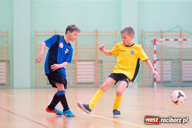 Zdjęcie w galerii na portalu naszraciborz.pl: II kolejka zimowej ligi orlików. Zespoły z regionu walczyły w Arenie Rafako wiadomości z regionu