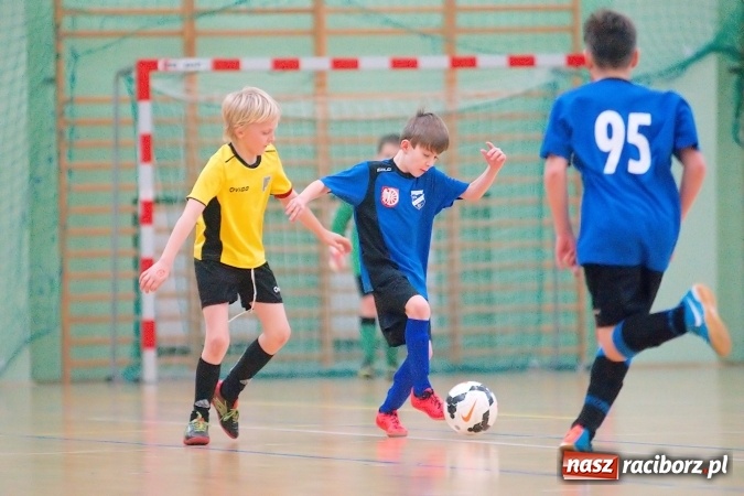 Zdjęcie w galerii na portalu naszraciborz.pl: II kolejka zimowej ligi orlików. Zespoły z regionu walczyły w Arenie Rafako wiadomości z regionu