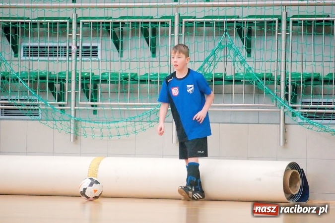 Zdjęcie w galerii na portalu naszraciborz.pl: II kolejka zimowej ligi orlików. Zespoły z regionu walczyły w Arenie Rafako wiadomości z regionu