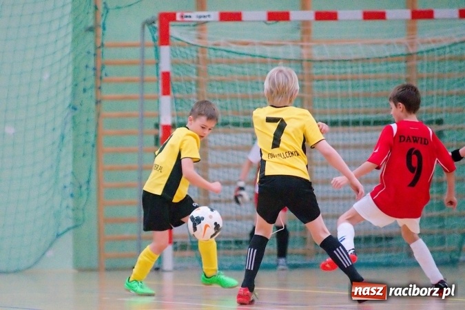 Zdjęcie w galerii na portalu naszraciborz.pl: II kolejka zimowej ligi orlików. Zespoły z regionu walczyły w Arenie Rafako wiadomości z regionu